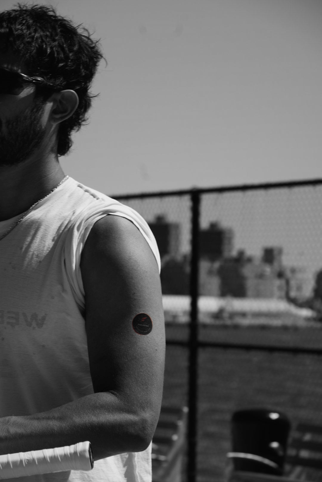 PULSE — patch porté sur le bras, sur un court de tennis